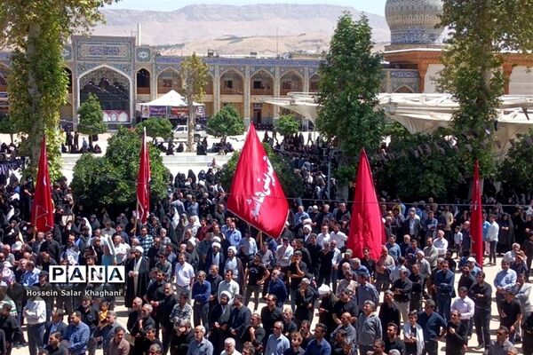 وداع با ۲  شهید حادثه تروریستی با حضور پر شور مردم شیراز