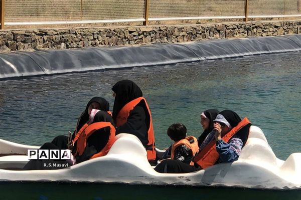 اردوی تربیتی نیلوفرانه در منطقه تفریحی وسف قم