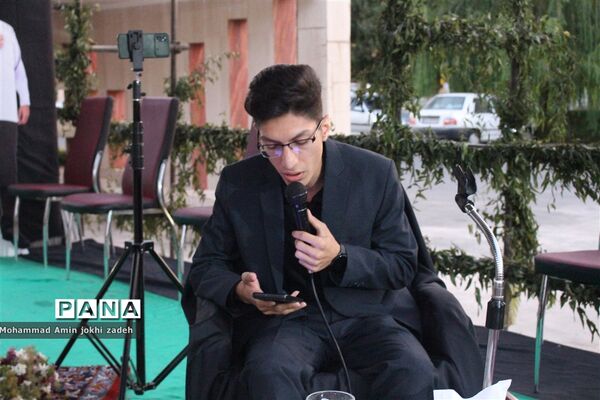 برگزاری مراسم قرائت زیارت عاشورا در یادمان شهید گمنام اداره‌کل آموزش و پرورش شهرستان‌های استان تهران