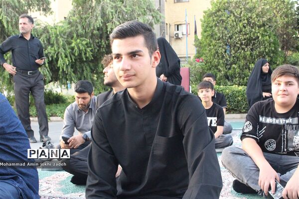 برگزاری مراسم قرائت زیارت عاشورا در یادمان شهید گمنام اداره‌کل آموزش و پرورش شهرستان‌های استان تهران