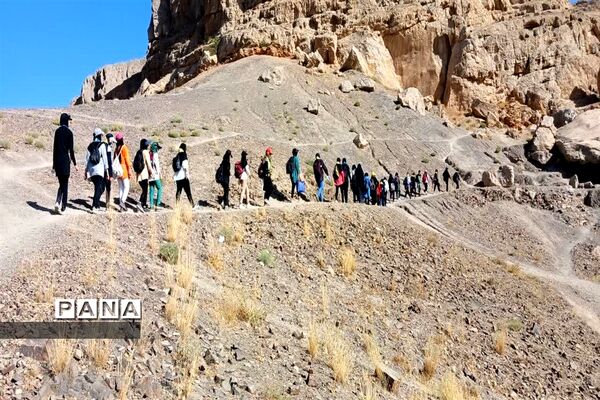 دوره آموزش کوهنوردی برای دانش‌آموزان عضو سازمان دانش‌آموزی استان اصفهان