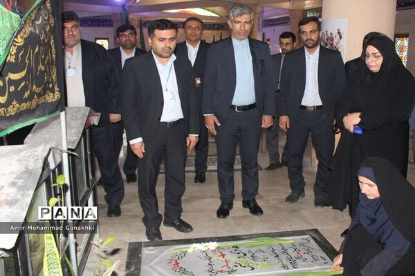 عطر افشانی و غبار روبی قبور مطهر شهدای فرهنگی و دانش‌آموز بوشهر