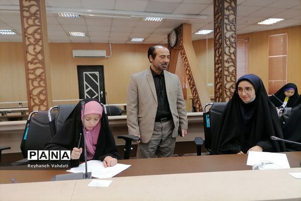 مسابقه کتابخوانی در کانون فارابی ناحیه۲