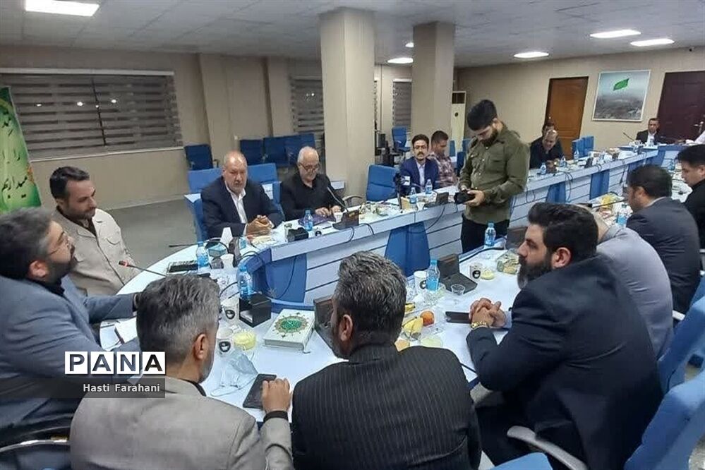 نشست صمیمانه فرماندار و بخشدار شهرستان‌قرچک با خبرنگاران و اصحاب رسانه