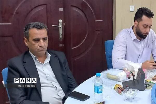نشست صمیمانه فرماندار و بخشدار شهرستان‌قرچک با خبرنگاران و اصحاب رسانه