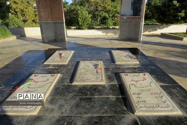 آیین عطر‌ افشانی و گل افشانی مزار شهدای مدافع حرم در شهرستان بجنورد