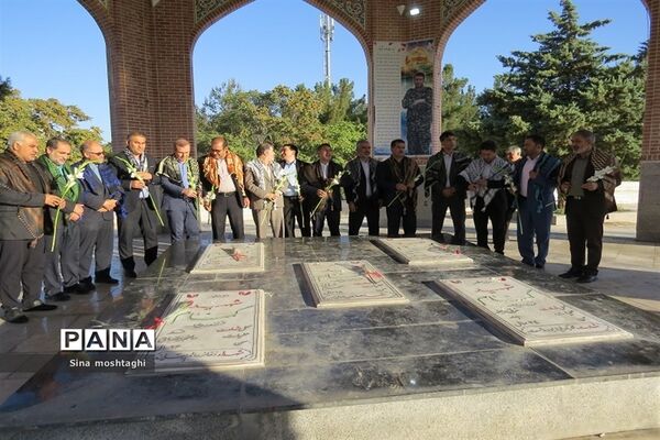 آیین عطر‌ افشانی و گل افشانی مزار شهدای مدافع حرم در شهرستان بجنورد
