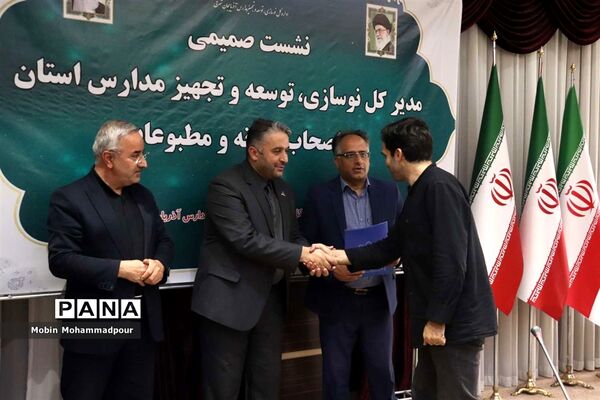 نشست خبری مدیرکل نوسازی، توسعه و تجهیز مدارس آذربایجان شرقی