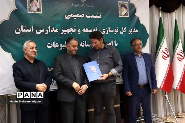 نشست خبری مدیرکل نوسازی، توسعه و تجهیز مدارس آذربایجان شرقی