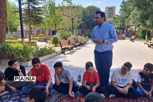 بازی‌های گروهی در اردوهای پسران مثبت هشتادیا در رودهن