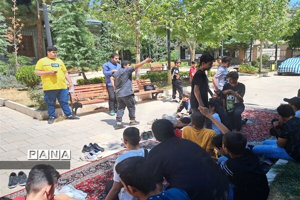 بازی‌های گروهی در اردوهای پسران مثبت هشتادیا در رودهن
