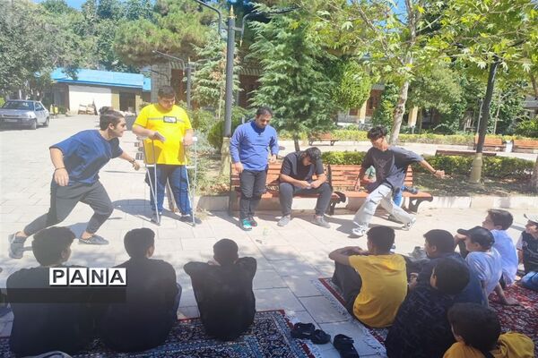 بازی‌های گروهی در اردوهای پسران مثبت هشتادیا در رودهن