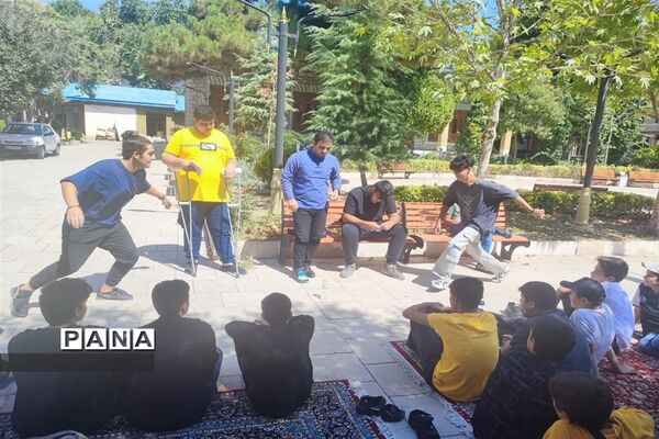 بازی‌های گروهی در اردوهای پسران مثبت هشتادیا در رودهن
