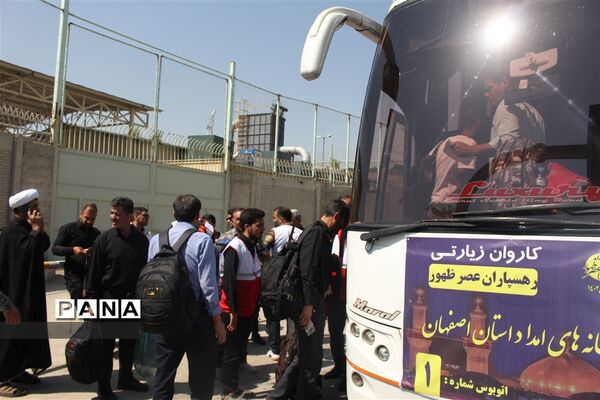 اعزام کاروان رهسپاران عصر ظهور از محلات کم‌برخوردار و روسای مراکز نیکوکاری به پیاده‌روی اربعین