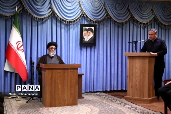 دیدار جمعی از عکاسان با نماینده ولی فقیه در آذربایجان شرقی