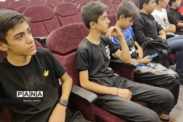 برگزاری کارگاه‌های معرفتی و مذهبی در اردوی مثبت‌دهه هشتادیا در رودهن