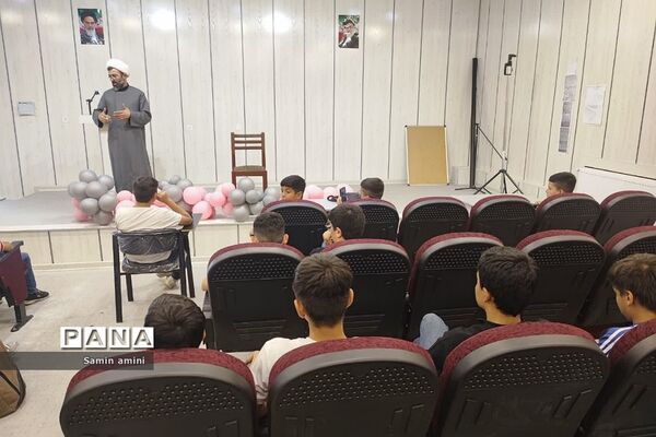 برگزاری کارگاه‌های معرفتی و مذهبی در اردوی مثبت‌دهه هشتادیا در رودهن