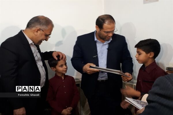 حضور وزیرآموزش و پرورش در منزل دانش‌آموز شجاع حادثه تروریستی شاهچراغ (ع)