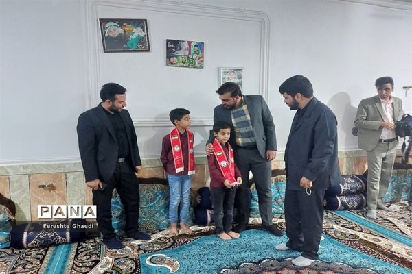 حضور وزیرآموزش و پرورش در منزل دانش‌آموز شجاع حادثه تروریستی شاهچراغ (ع)