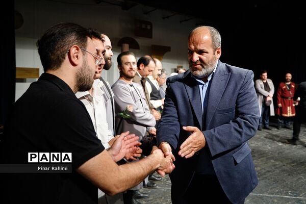 اجرای نمایش (آ شِیخ محمد خیابانی) در صحنه