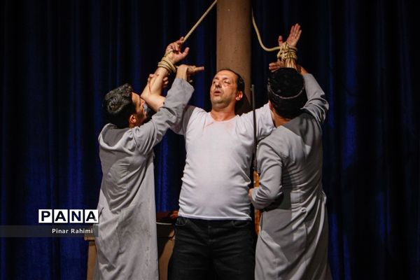 اجرای نمایش (آ شِیخ محمد خیابانی) در صحنه