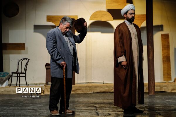 اجرای نمایش (آ شِیخ محمد خیابانی) در صحنه