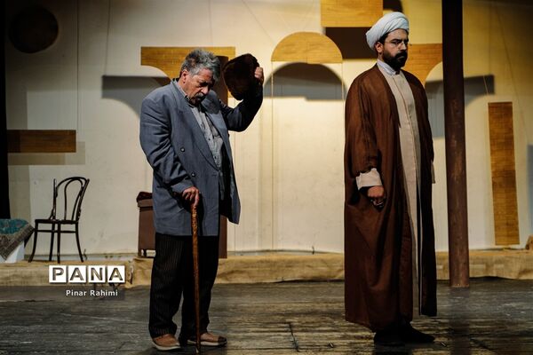 اجرای نمایش (آ شِیخ محمد خیابانی) در صحنه