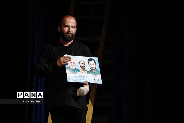 اجرای نمایش (آ شِیخ محمد خیابانی) در صحنه