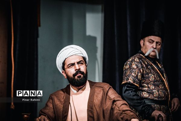 اجرای نمایش (آ شِیخ محمد خیابانی) در صحنه