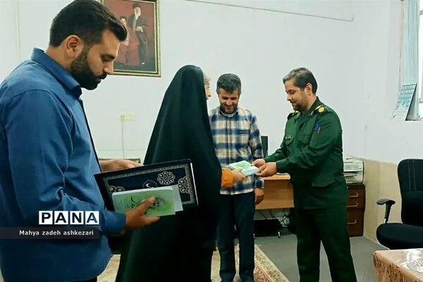 تقدیر از منتخبان مسابقه «اولین رزمایش عفاف و حجاب» در اشکذر