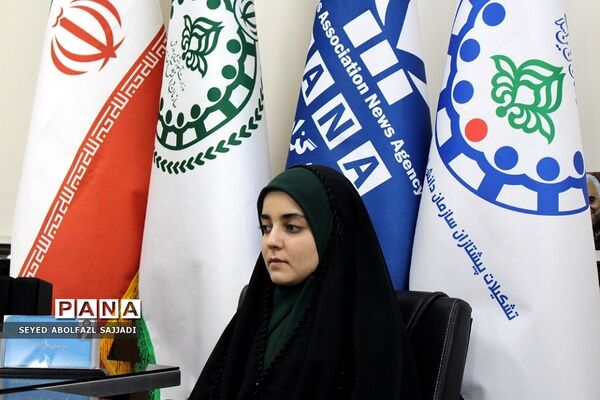 نشست هم‌اندیشی  پسران تیم دانش‌آموزی تولید محتوا سازمان دانش‌آموزی شهرستان‌های تهران