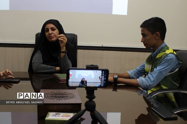 نشست هم‌اندیشی  پسران تیم دانش‌آموزی تولید محتوا سازمان دانش‌آموزی شهرستان‌های تهران