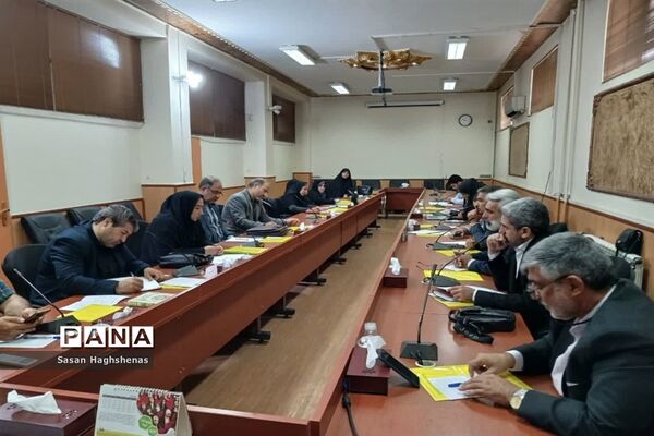 جلسه قطبی شورای انجمن اولیا و مربیان در اسلامشهر