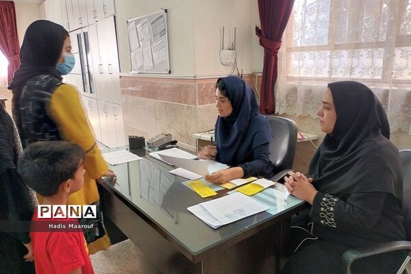 استقرار میز هدایت تحصیلی در مدارس بهارستان دو