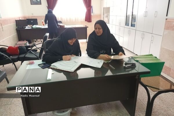 استقرار میز هدایت تحصیلی در مدارس بهارستان دو