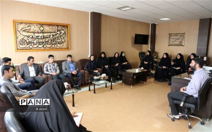 دیدار خبرنگاران پانا و سفیران رسانه با مدیر کل فرهنگ و ارشاد شهرکرد