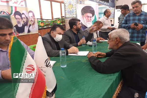 برپایی میز خدمت در مصلی نماز جمعه بهبهان به مناسبت هفته دولت