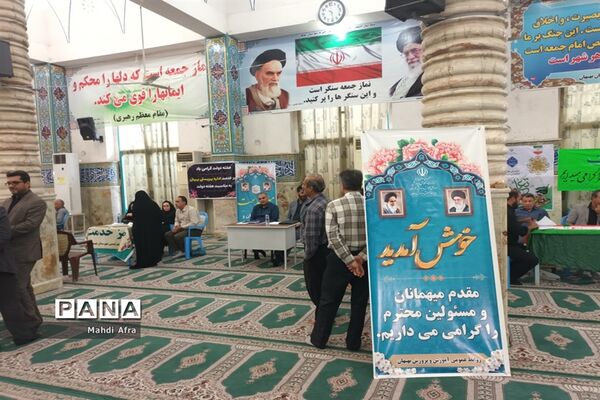 برپایی میز خدمت در مصلی نماز جمعه بهبهان به مناسبت هفته دولت