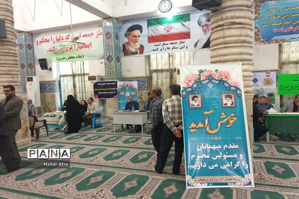 برپایی میز خدمت در مصلی نماز جمعه بهبهان به مناسبت هفته دولت