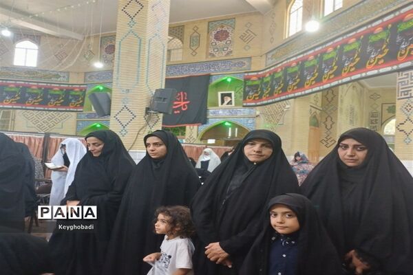 اقامه نماز جمعه با حضور مدیر کل آموزش و پرورش استان اصفهان