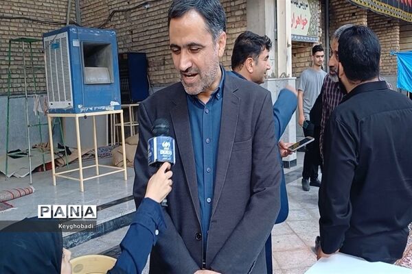 اقامه نماز جمعه با حضور مدیر کل آموزش و پرورش استان اصفهان