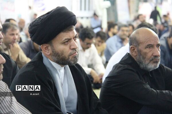میزخدمت ادارات در میعادگاه نماز جمعه شهرکرد
