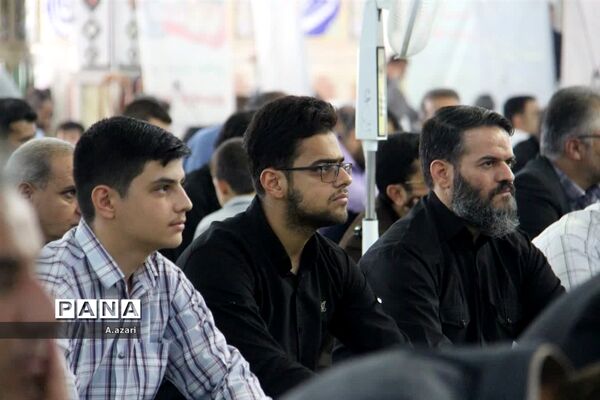 میزخدمت ادارات در میعادگاه نماز جمعه شهرکرد