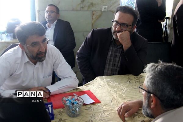 میزخدمت ادارات در میعادگاه نماز جمعه شهرکرد