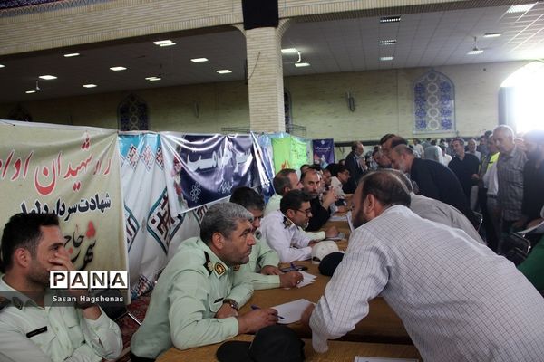 برگزاری  نماز جمعه شهرستان اسلامشهر و برپایی میزخدمت به مناسبت هفته دولت