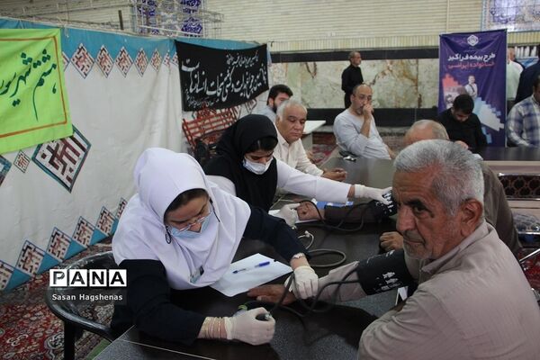 برگزاری  نماز جمعه شهرستان اسلامشهر و برپایی میزخدمت به مناسبت هفته دولت