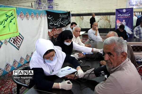 برگزاری  نماز جمعه شهرستان اسلامشهر و برپایی میزخدمت به مناسبت هفته دولت