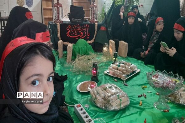 روضه خانگی مجلس عزاداری حضرت رقیه با دکلمه خوانی دانش‌آموزان عضو سازمان دانش‌آموزی