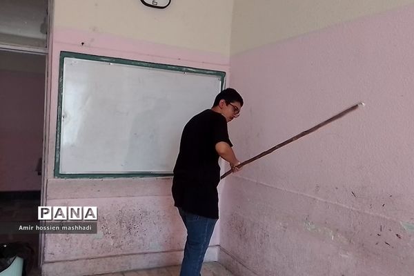 اجرای طرح شهید عجمیان و رنگ آمیزی مدارس کم‌برخوردار در رودهن