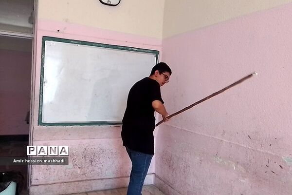 اجرای طرح شهید عجمیان و رنگ آمیزی مدارس کم‌برخوردار در رودهن